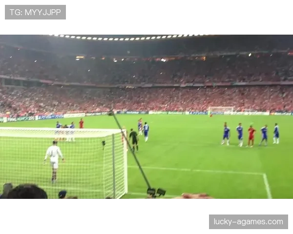 大罗本赛季边路高速插上撕开防线助攻频繁引领球队进攻趋势