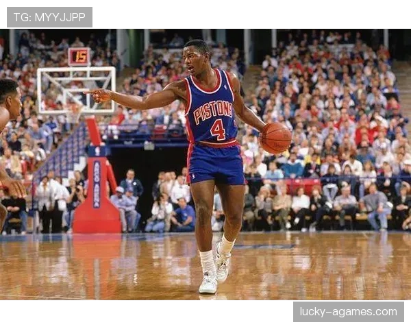 乔·杜马斯挡拆制造错位提升外线效率拉开球队得分差距