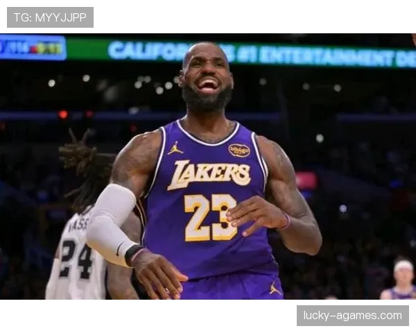 詹姆斯单打提升关键时刻得分率，领先队友拉开差距