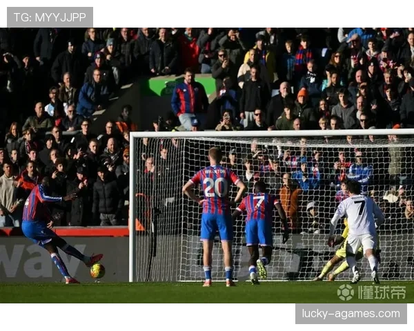 B费的进攻逻辑：无球跑动与前插如何驱动进攻