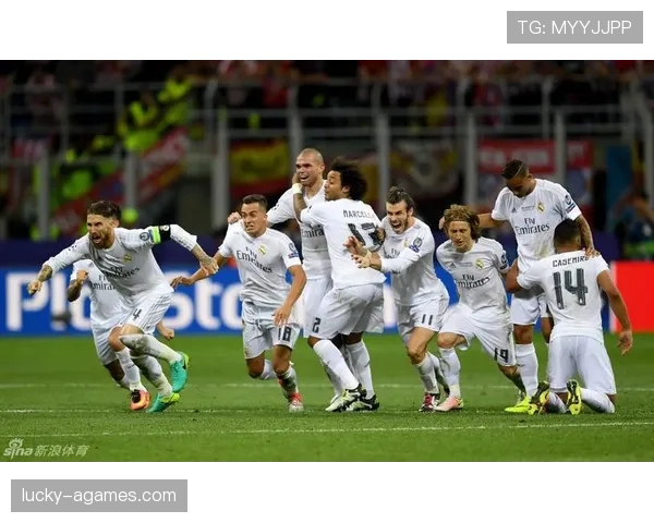 本泽马撕开防线抢点持续威胁，较上季更偏组织